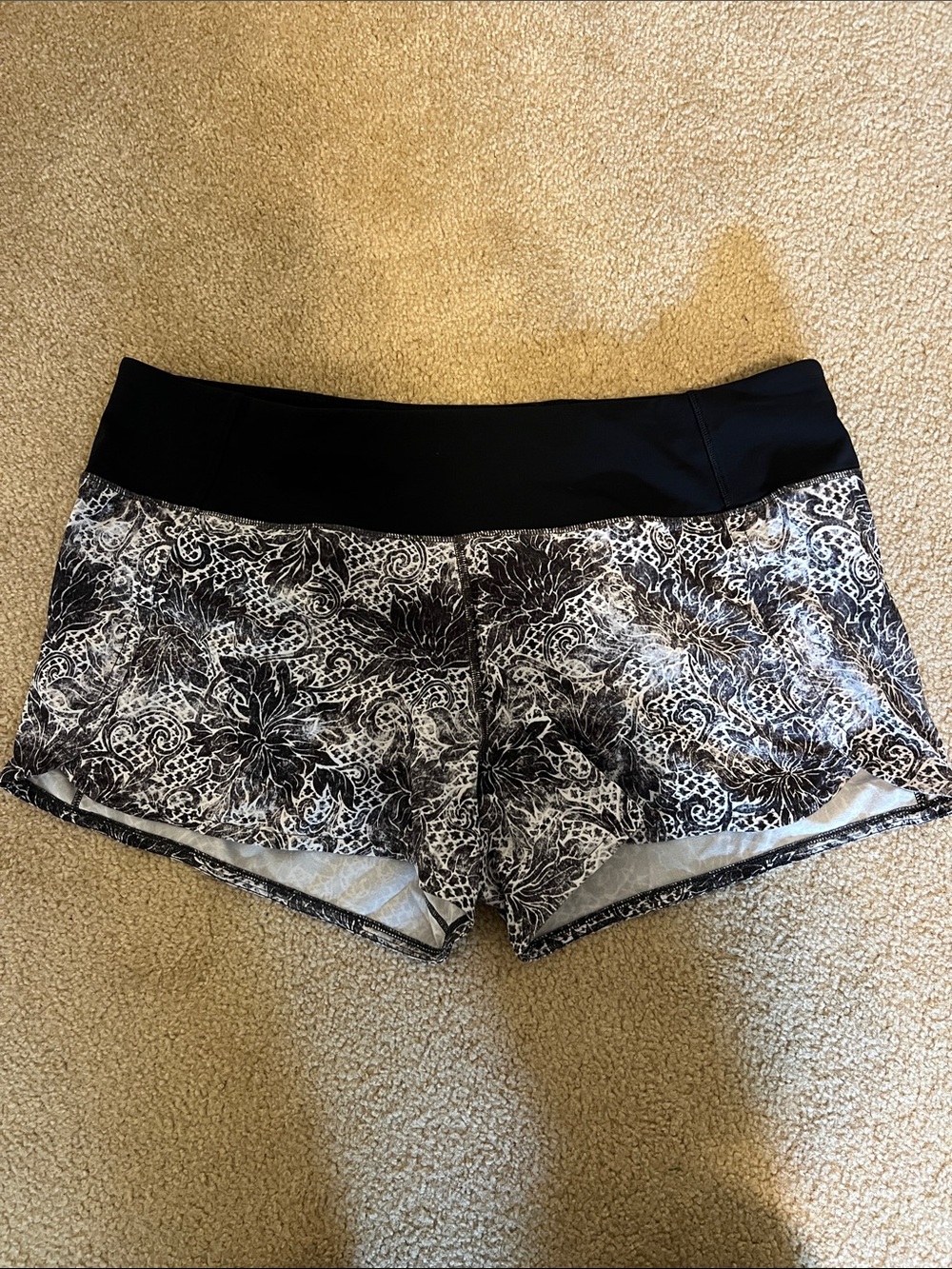 Lululemon Classic Speed Up  Shorts 4”, 4 way stretch mid rise